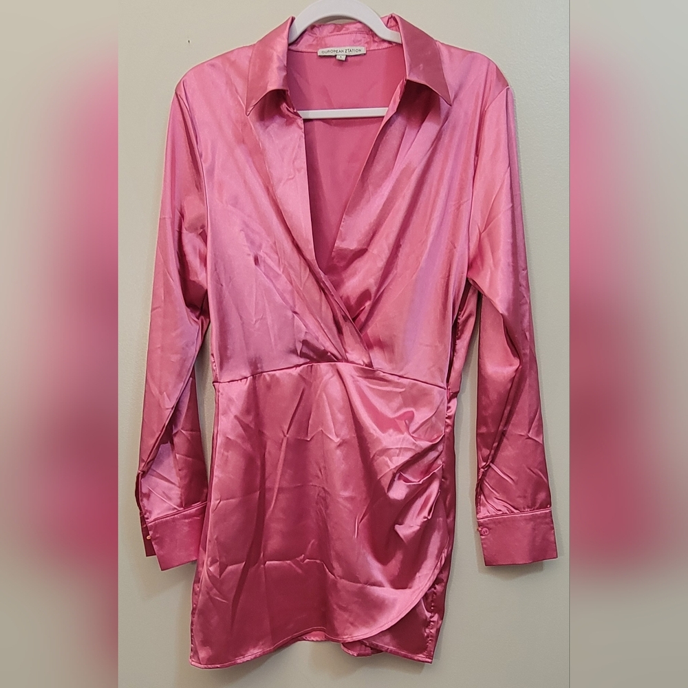 Ouropean Ztation bright pink satin short dress or tunic, size small